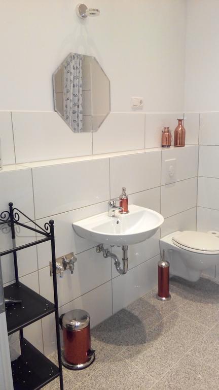 Studio Apartment Niemetzstr 51 Berlin Eksteriør billede