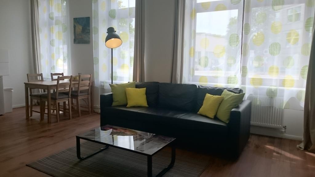 Studio Apartment Niemetzstr 51 Berlin Eksteriør billede