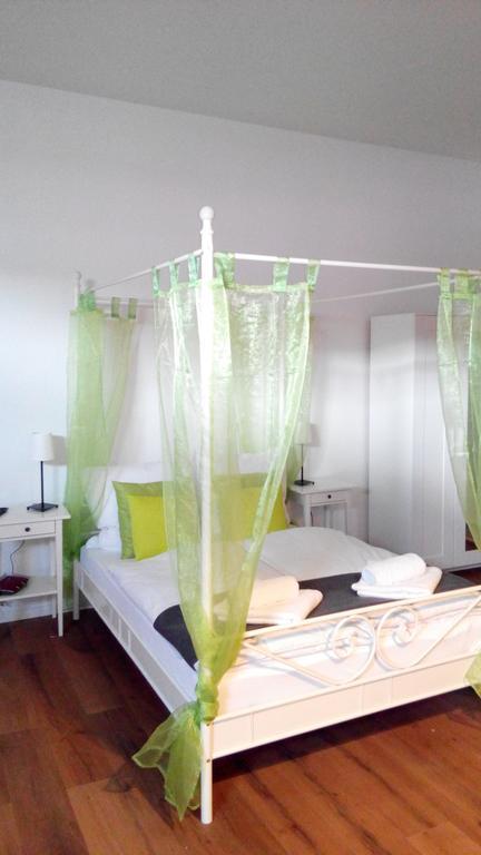 Studio Apartment Niemetzstr 51 Berlin Eksteriør billede