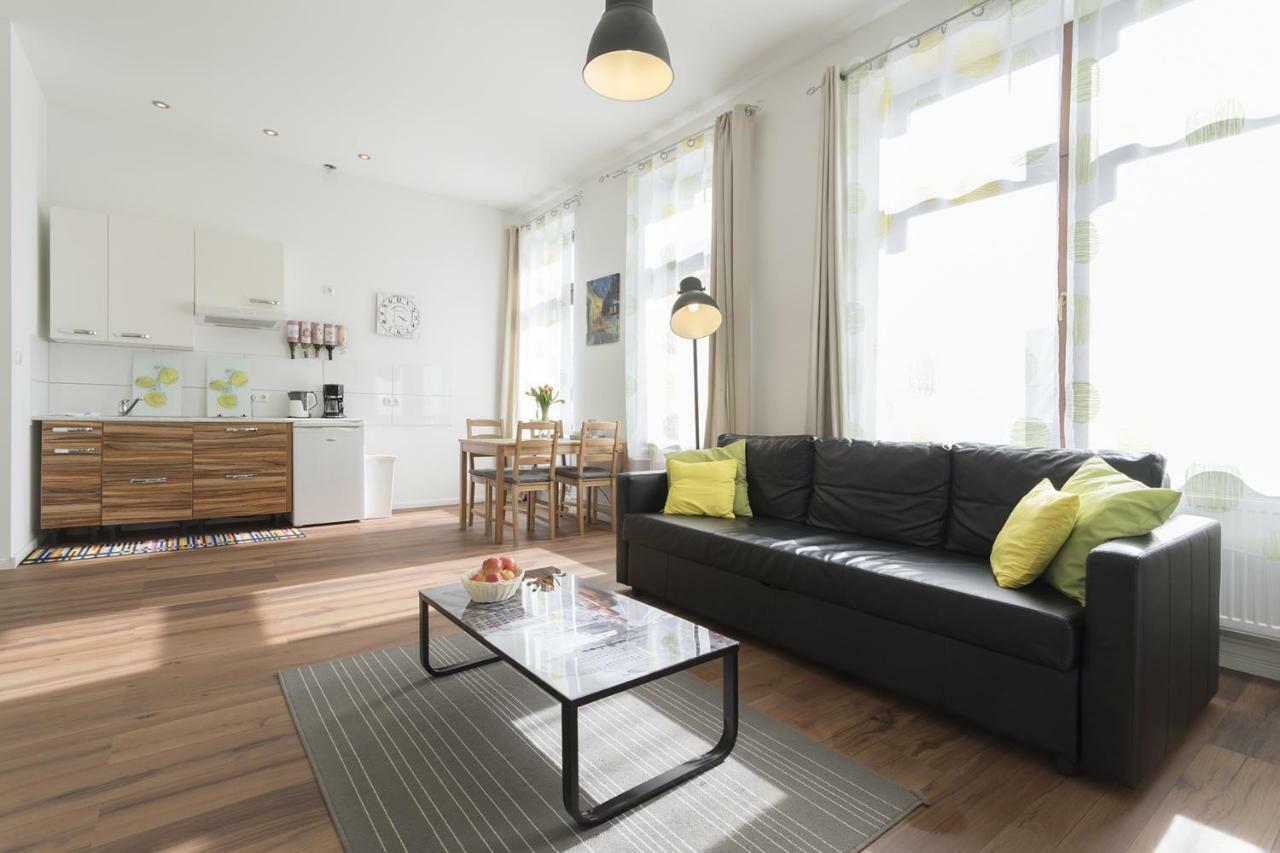 Studio Apartment Niemetzstr 51 Berlin Eksteriør billede